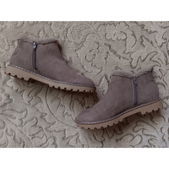 Wonder Nation Fur Beige Boots - Picture 2 of 8